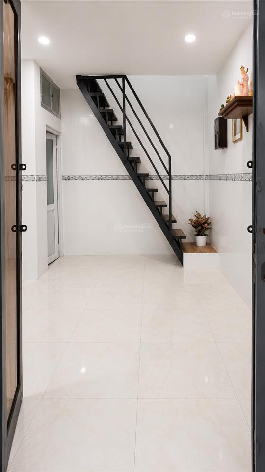 Nhà trung tâm quận 8  nhỉnh 2 tỷ  20.2m²  sổ hồng riêng