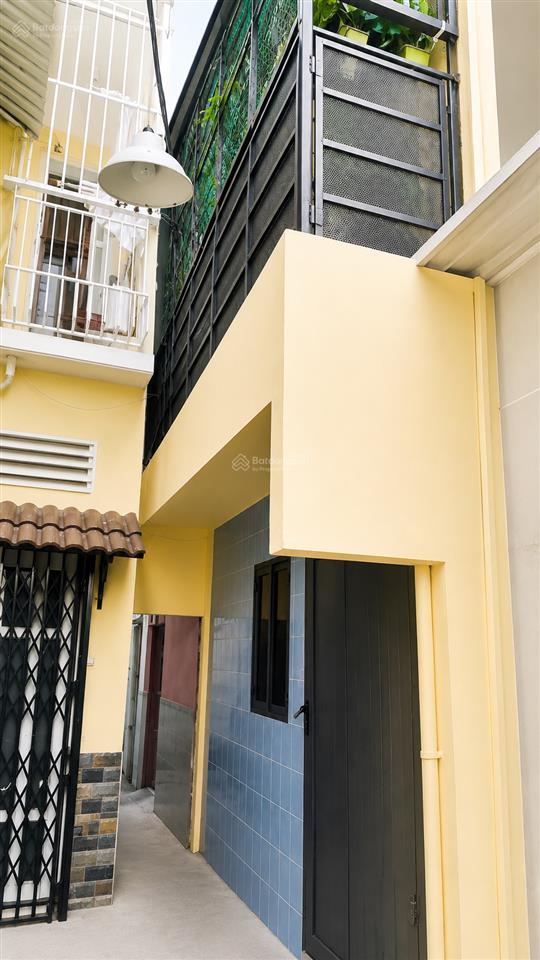 Nhà trung tâm quận 8  nhỉnh 2 tỷ  20.2m²  sổ hồng riêng