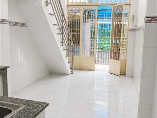 Vợ chồng 2 con  nhỉnh 2 tỷ, vuông vức, mê ly, sổ hồng riêng