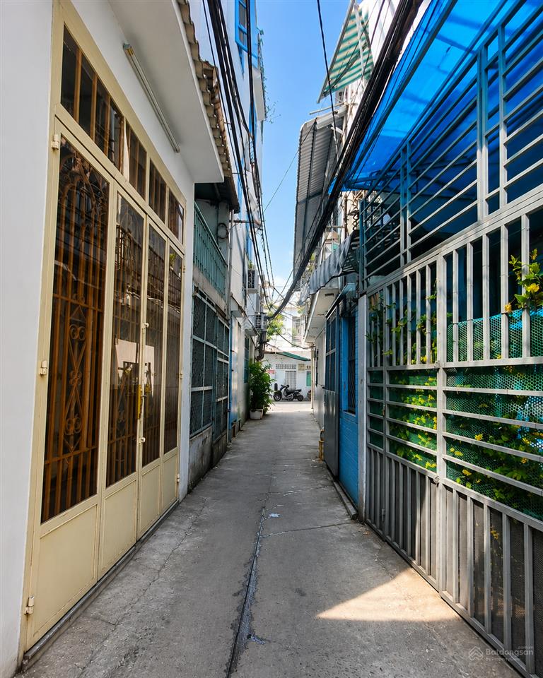 Vợ chồng 2 con  nhỉnh 2 tỷ, vuông vức, mê ly, sổ hồng riêng