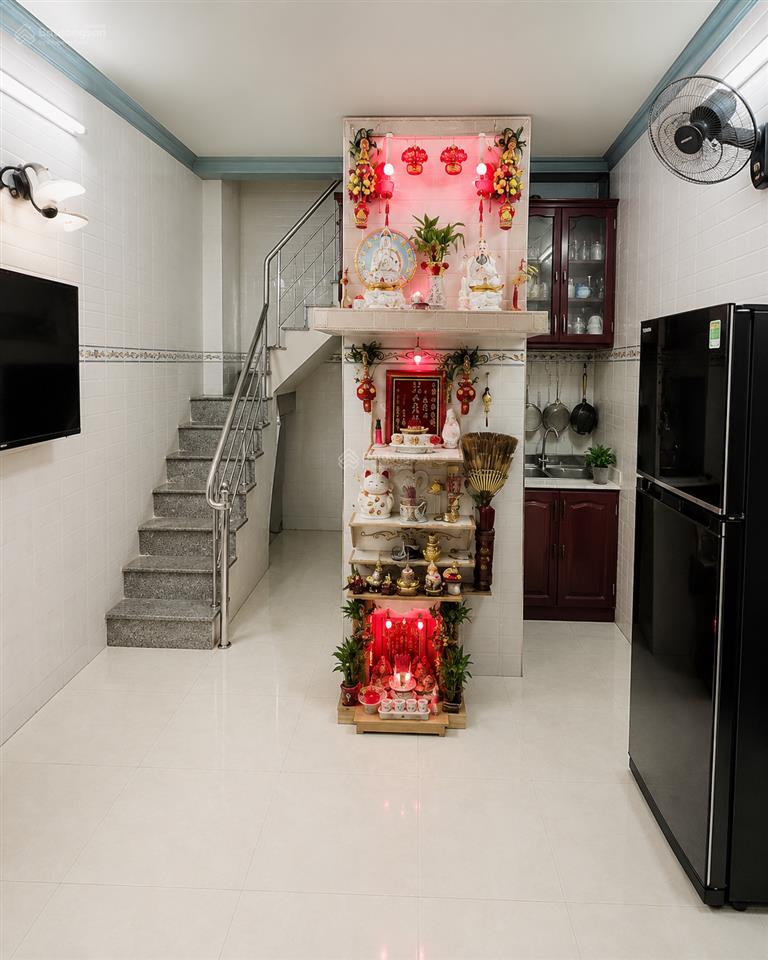 Nhỉnh 1 tỷ, gần chợ hoa tết sôi động dịp xuân về