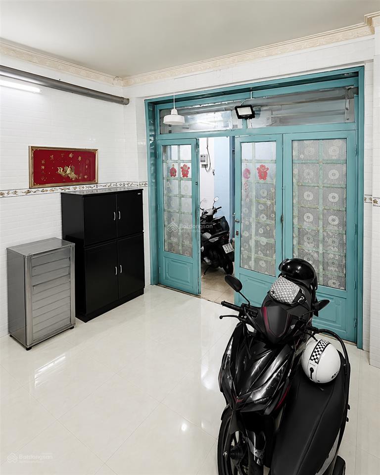 Nhỉnh 1 tỷ, gần chợ hoa tết sôi động dịp xuân về