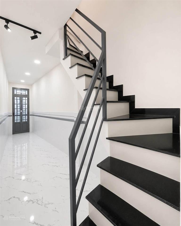 Đường vàng nguyễn thị tần, nhỉnh 2 tỷ, 24m2, nở hậu, bên cạnh chợ