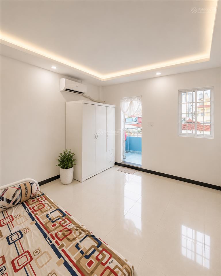 Nhà 3 tầng, 32m2, nhỉnh 2 tỷ, cách mặt tiền hưng phú 30m