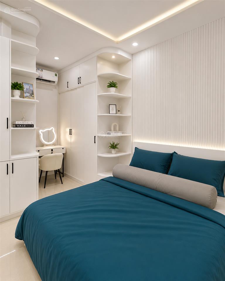 Nhà 3 tầng, 32m2, nhỉnh 2 tỷ, cách mặt tiền hưng phú 30m
