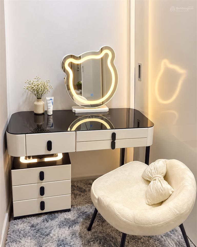 Nhà 3 tầng, 32m2, nhỉnh 2 tỷ, cách mặt tiền hưng phú 30m
