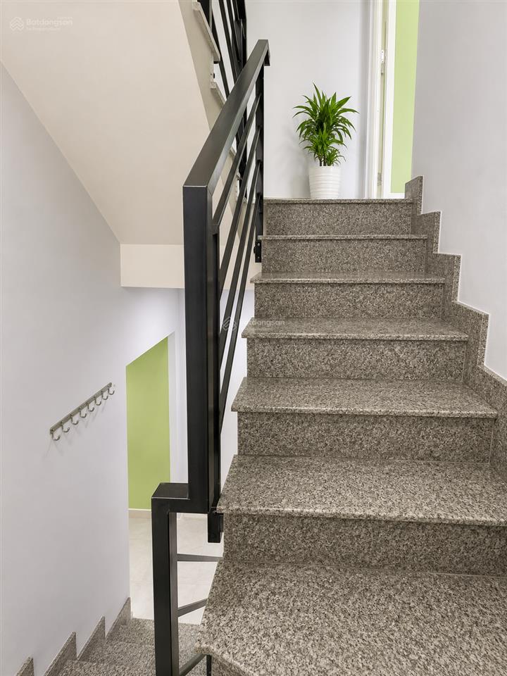 Nhà 4 tầng, 31m2, nhỉnh 4 tỷ, sổ hồng riêng, không quy hoạch, hỗ trợ vay ngân hàng