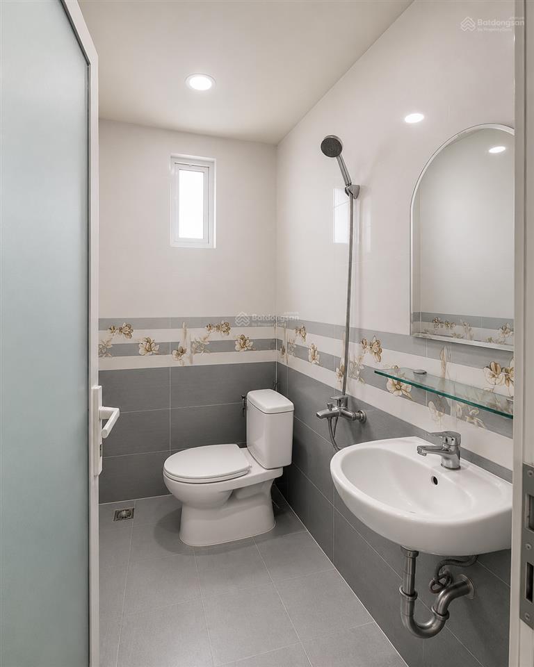 Nhà 4 tầng, 31m2, nhỉnh 4 tỷ, sổ hồng riêng, không quy hoạch, hỗ trợ vay ngân hàng