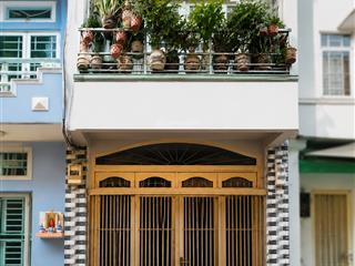 Nhà 3 tầng, 22m2, nhỉnh 3 tỷ, sh riêng