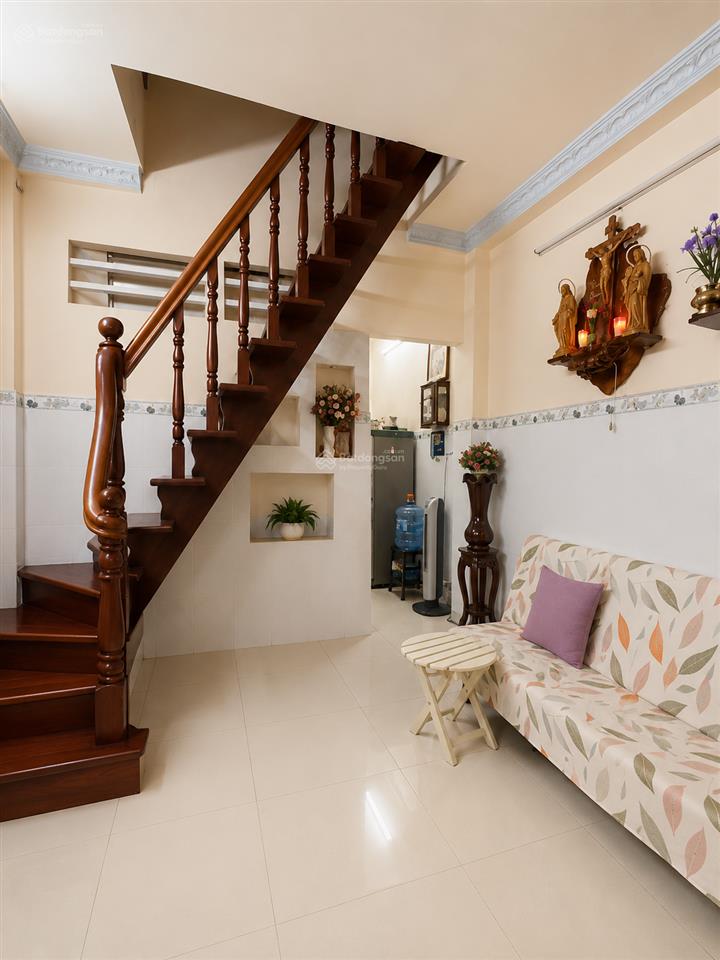 Nhà 3 tầng, 22m2, nhỉnh 3 tỷ, sh riêng