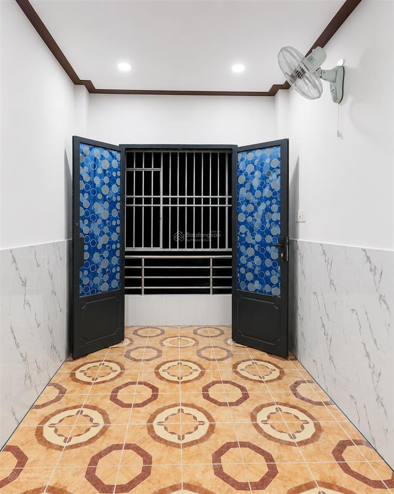 Nhà gần 30 m2, mới xây, nhỉnh 3 tỷ, hẻm thông, hỗ trợ vay 1,5 tỷ