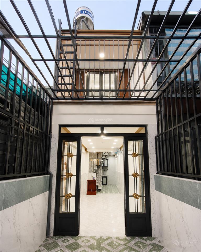 Nhà gần 30 m2, mới xây, nhỉnh 3 tỷ, hẻm thông, hỗ trợ vay 1,5 tỷ
