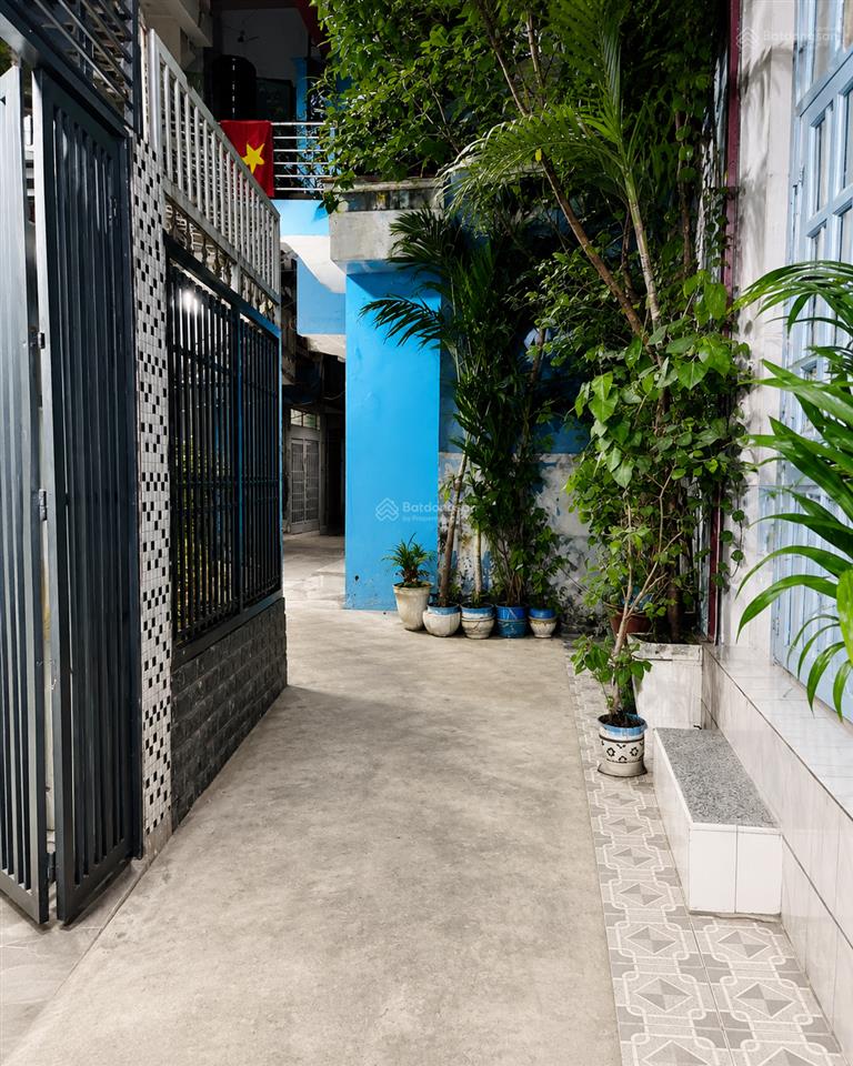 Nhà gần 30 m2, mới xây, nhỉnh 3 tỷ, hẻm thông, hỗ trợ vay 1,5 tỷ