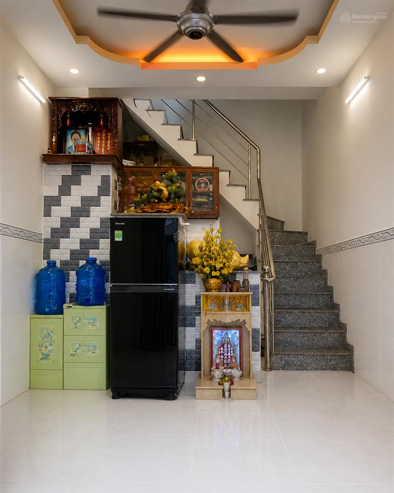 Nhà 3 tầng, 2.2 tỷ, sổ hồng hoàn công