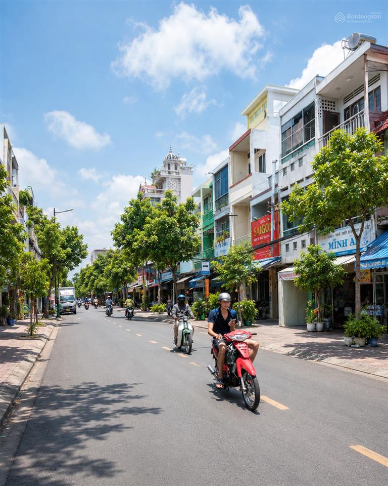 Nhà mặt tiền  căn góc âu dương lân, có sẵn dòng tiền 18 triệu/tháng, 4 tầng, giá 9,5 tỷ