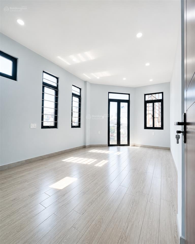 Nhà mặt tiền  căn góc âu dương lân, có sẵn dòng tiền 18 triệu/tháng, 4 tầng, giá 9,5 tỷ