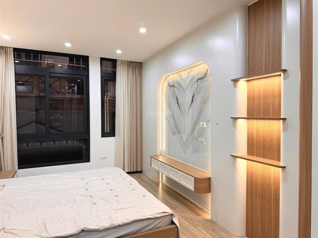 Nhà nguyễn văn trỗi  lô góc  thang máy  mặt ngõ thông kinh doanh  ô tô 4 chỗ vào nhà  16.8 tỷ