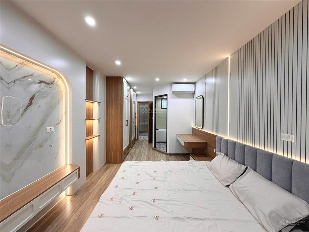 Nhà nguyễn văn trỗi  lô góc  thang máy  mặt ngõ thông kinh doanh  ô tô 4 chỗ vào nhà  16.8 tỷ
