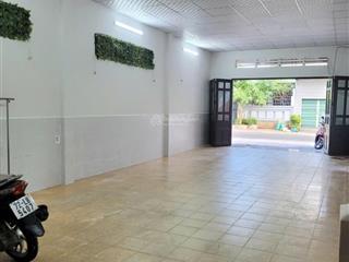 Nhà mặt tiền, hướng đông nam. vị trí đắc địa, giao thông thuận lợi, dân cư đông đúc.
