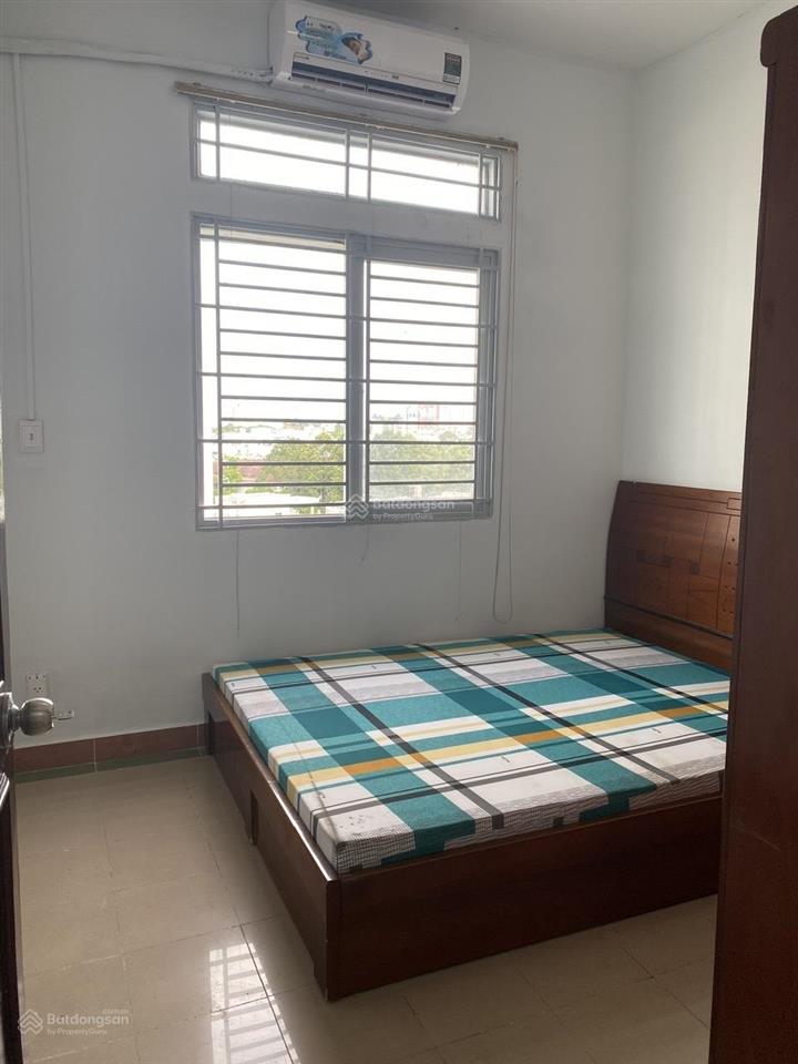 Bán căn hộ 312 lạc long quân, dt 66m2. sổ riêng, 2pn, 1wc, ban công. lầu 7 thang máy.