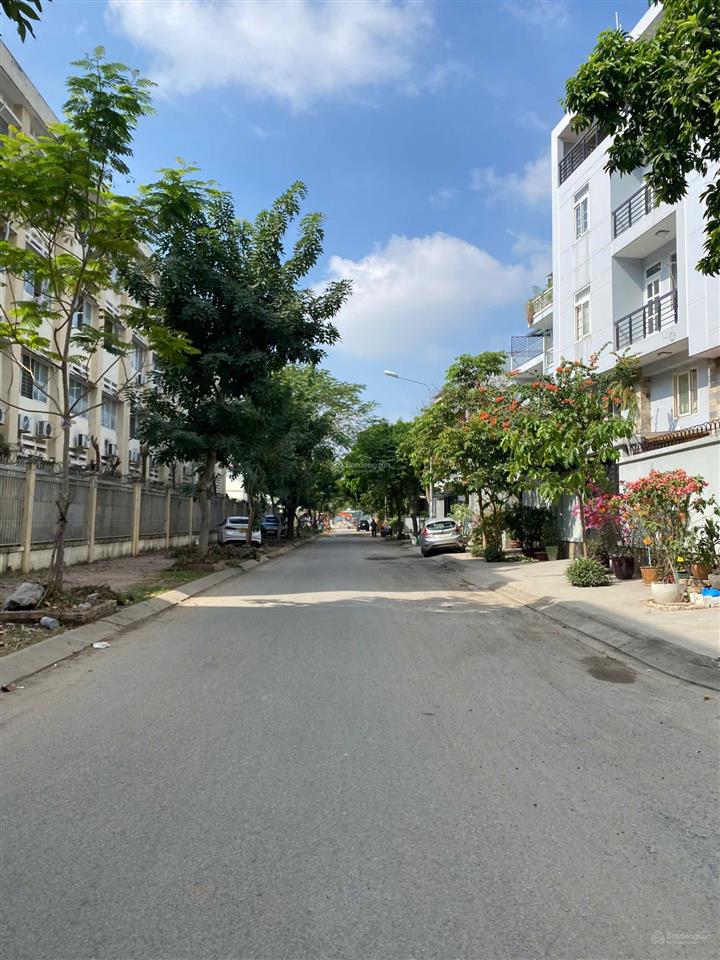 Bán nhà c4 hẻm 9m bình lợi, dt 5x20m. có nền móng sẵn để xây 3 lầu. hẻm thông.