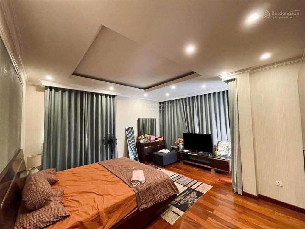 Chủ ngộp lắm cần bán biệt thự đặng thùy trâm, dt 10x20m. trệt 2 lầu tum. sổ hoàn công.