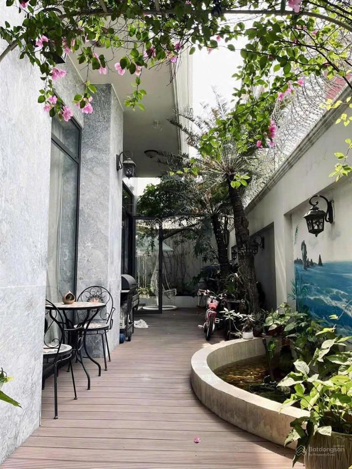 Chủ ngộp lắm cần bán biệt thự đặng thùy trâm, dt 10x20m. trệt 2 lầu tum. sổ hoàn công.
