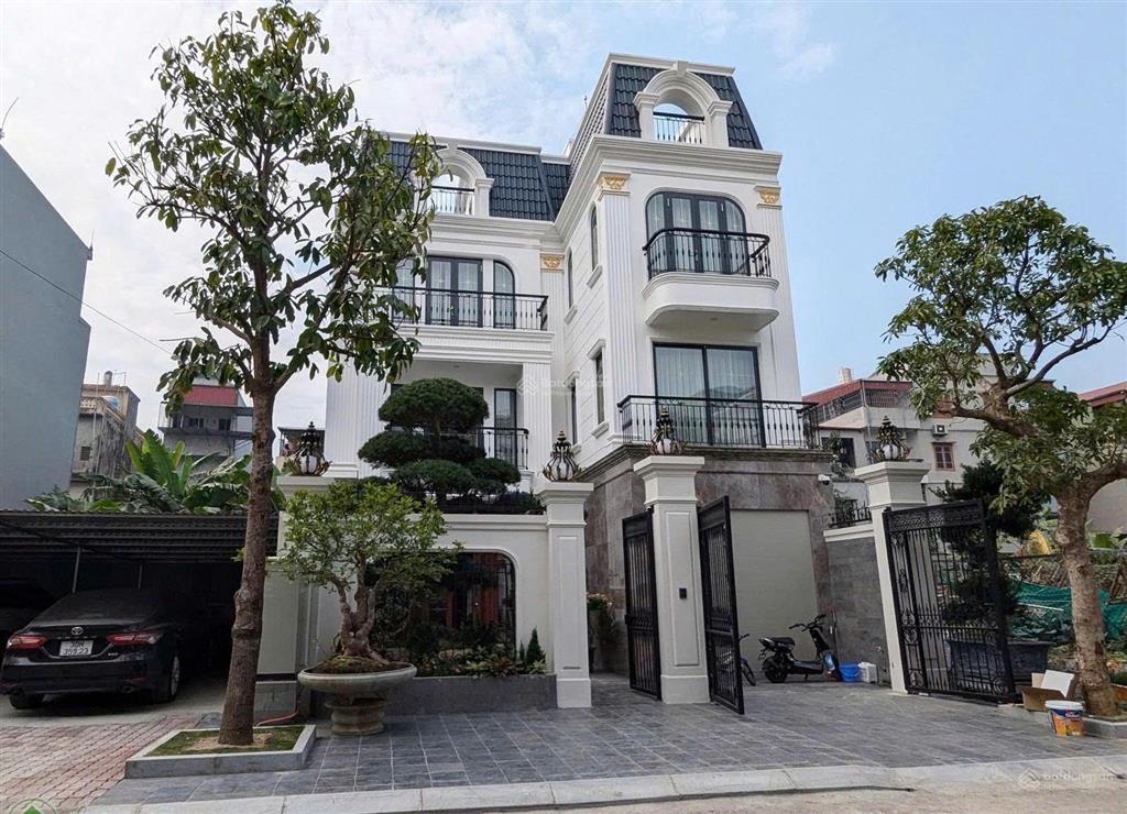 Chủ ngộp lắm cần bán biệt thự đặng thùy trâm, dt 10x20m. trệt 2 lầu tum. sổ hoàn công.
