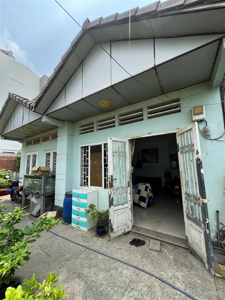 Bán nhà mặt tiền đường số 46, phú hữu, dt 290m2.full thổ cư. có 2 căn nhà song lập. giá rẻ đầu tư.