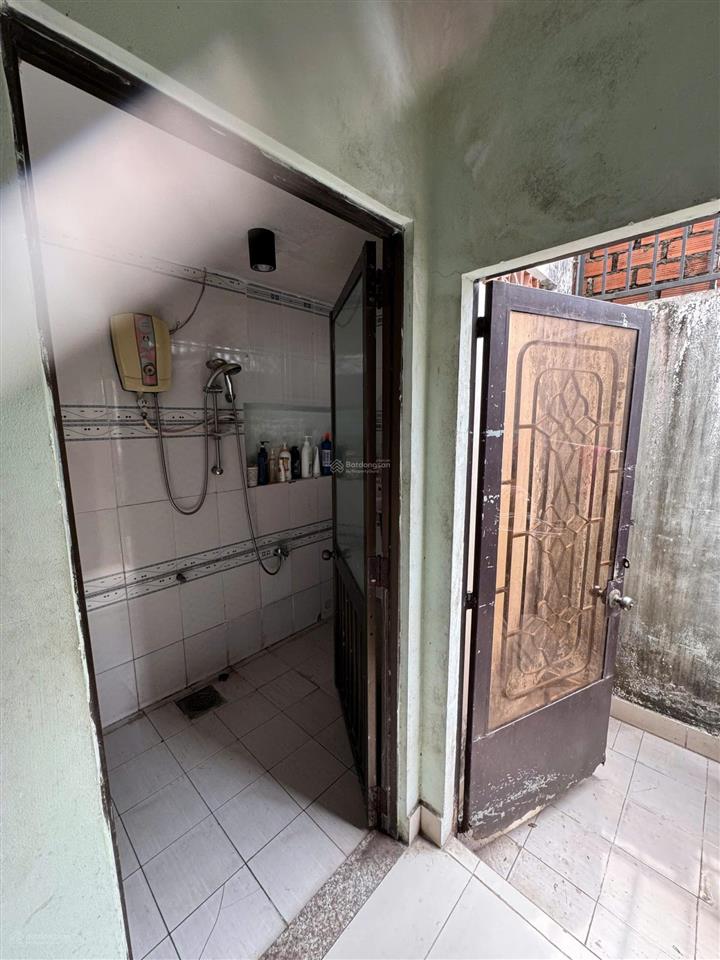 Bán nhà mặt tiền đường số 46, phú hữu, dt 290m2.full thổ cư. có 2 căn nhà song lập. giá rẻ đầu tư.