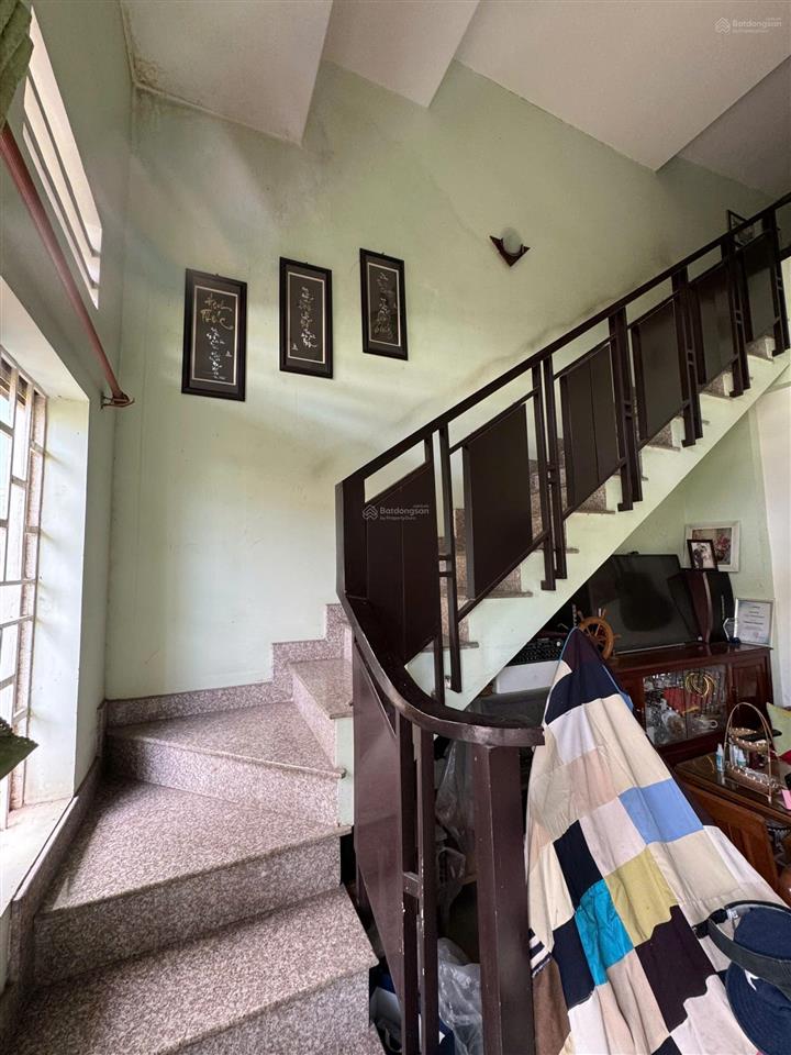 Bán nhà mặt tiền đường số 46, phú hữu, dt 290m2.full thổ cư. có 2 căn nhà song lập. giá rẻ đầu tư.