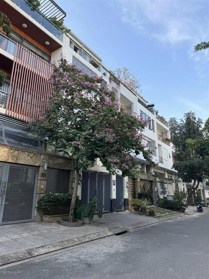 Bán chdv 1 sẹc đặng thùy trâm, dt 5x24m. 14 phòng. view công viên. doanh thu 68tr/tháng