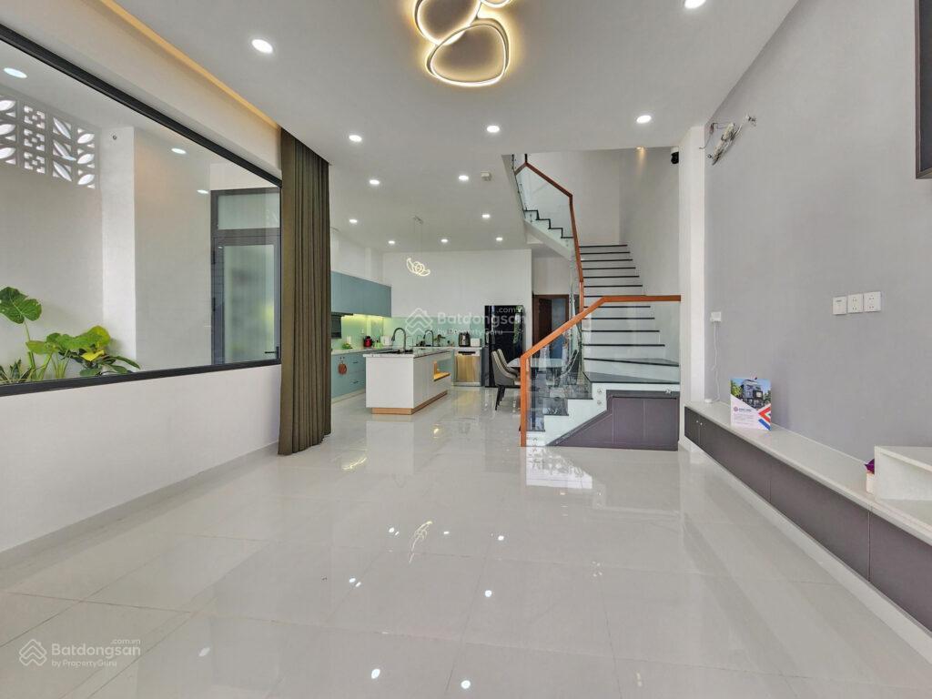 Cho thuê căn góc 2 mặt hẻm đặng thùy trâm, trệt 1 lầu có 2pn, 2wc. dt 4x20m. xe hơi tận cửa nhà