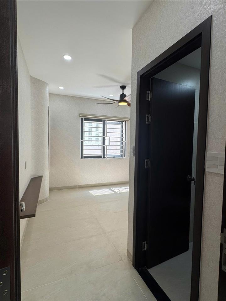 Cho thuê nhà mới xây hẻm 9m đặng thùy trâm. dt 4,5x18m. trệt 2 lầu st. 4pn, 5wc