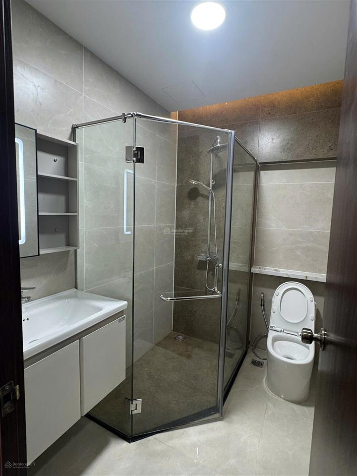Cho thuê nhà mới xây hẻm 9m đặng thùy trâm. dt 4,5x18m. trệt 2 lầu st. 4pn, 5wc