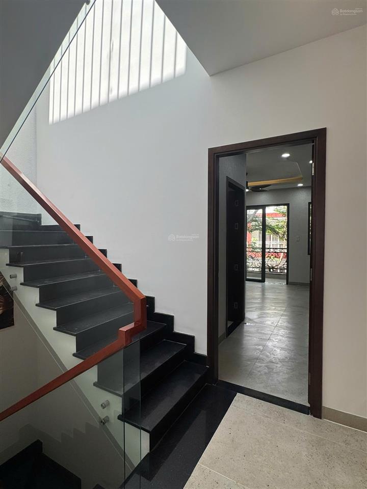 Cho thuê nhà mới xây hẻm 9m đặng thùy trâm. dt 4,5x18m. trệt 2 lầu st. 4pn, 5wc