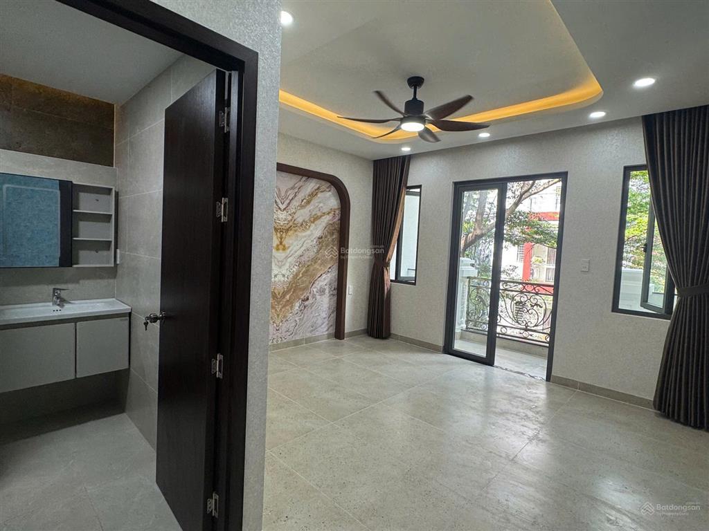 Cho thuê nhà mới xây hẻm 9m đặng thùy trâm. dt 4,5x18m. trệt 2 lầu st. 4pn, 5wc