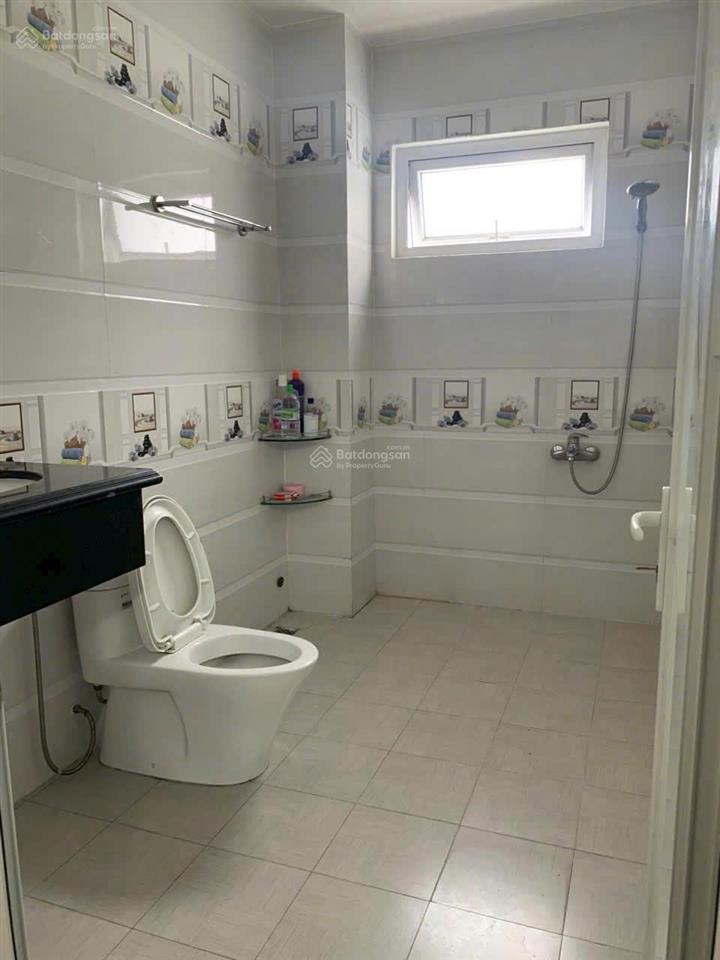 Cho thuê nhà hẻm 8m bình lợi, dt 6x20m. trệt 2 lầu. 3pn, 4wc, có nội thất