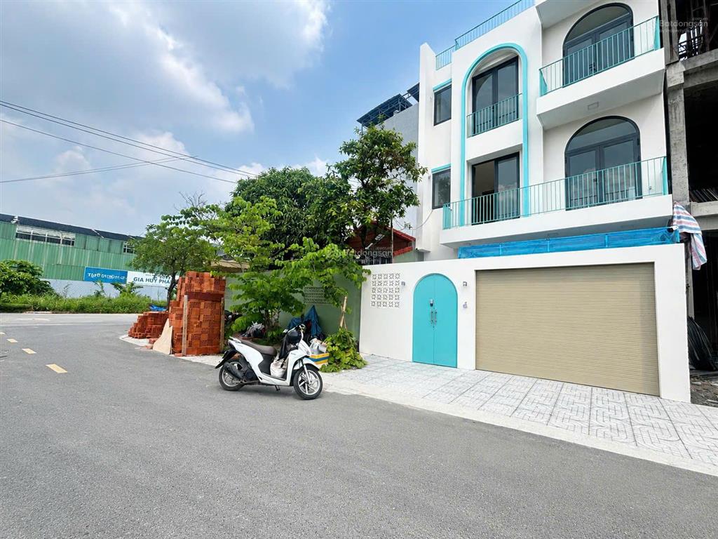 Cho thuê nhà hẻm 8m bình lợi, dt 6x20m. trệt 2 lầu. 3pn, 4wc, có nội thất