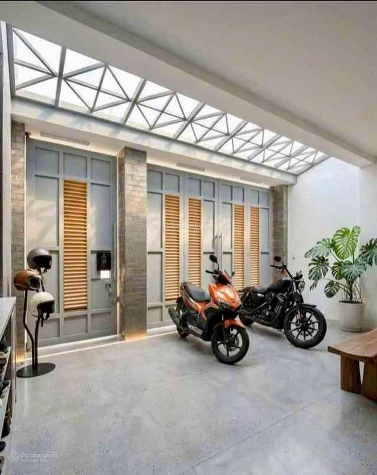 Cho thuê nhà 3 tầng, đường đặng thùy trâm, đường rộng 12m, gần đh văn lang