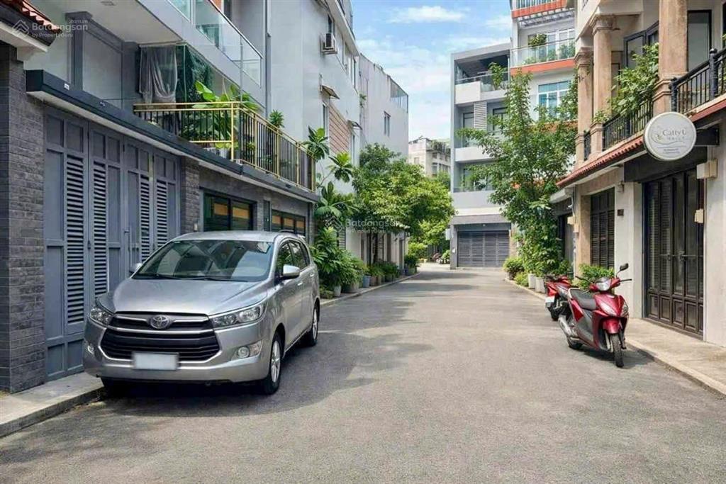 Cho thuê nhà 3 tầng, đường đặng thùy trâm, đường rộng 12m, gần đh văn lang