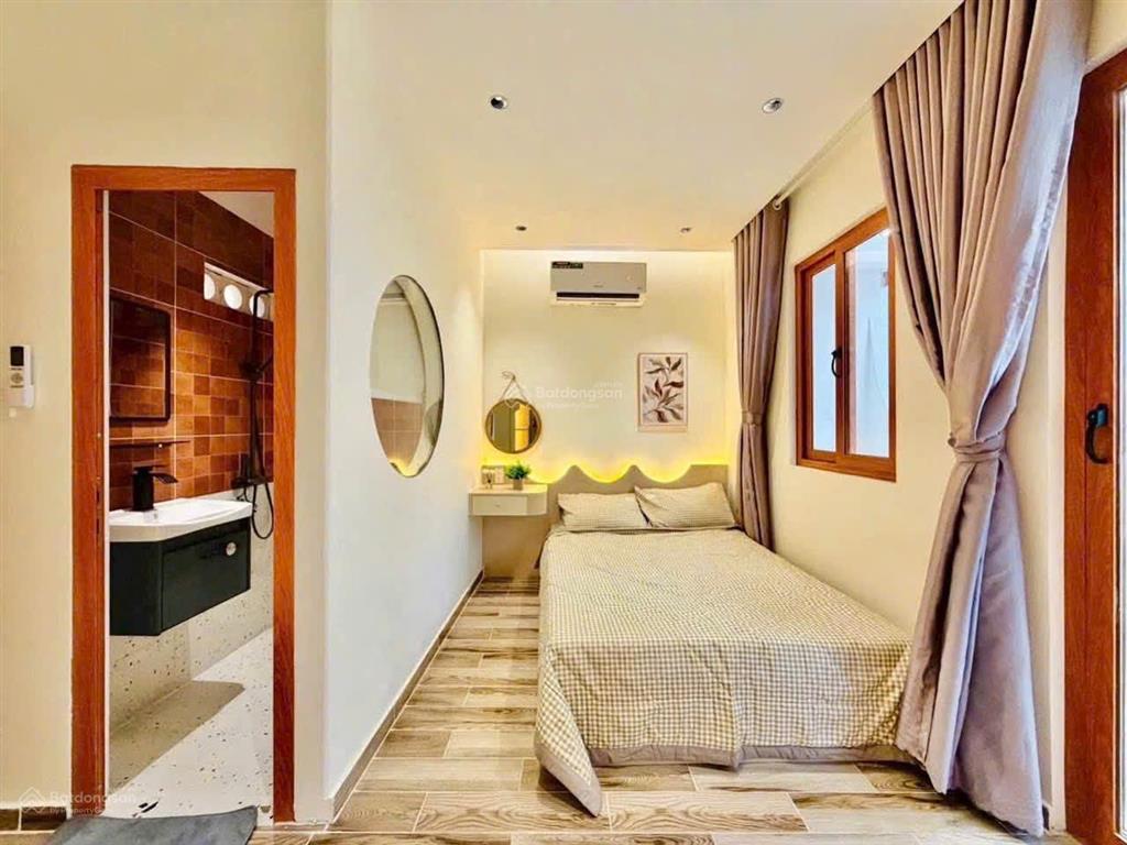 Cho thuê nhà 3 tầng, đường đặng thùy trâm, đường rộng 12m, gần đh văn lang