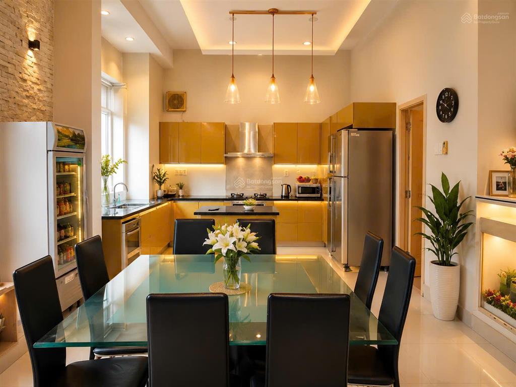 Bán nhà bt 1 sẹc khu vip hẻm 12m bình lợi, dt 15,7x20m. trệt 2 lầu tum, sân vườn.