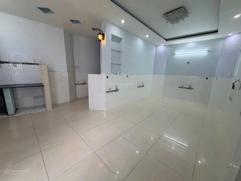 Bán nhà 10m đường bình lợi, dt 5x20m2. trệt 2 lầu st. hẻm thông. có 6pn, 4wc.