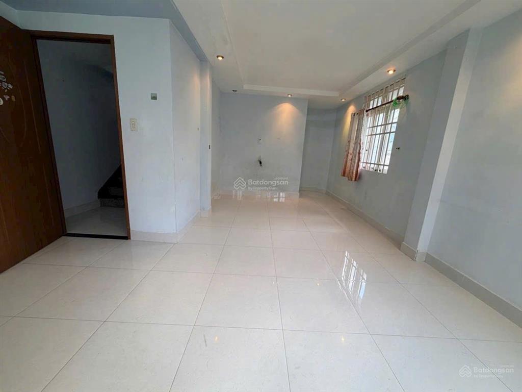 Bán nhà 10m đường bình lợi, dt 5x20m2. trệt 2 lầu st. hẻm thông. có 6pn, 4wc.