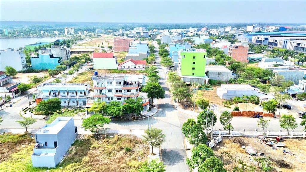 Tôi chính chủ cần tiền bán nhanh nền đất 130m2 kdc tân đô