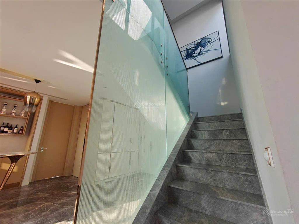 Cho thuê penthouse gateway quận 2  4pn full nội thất, sân vườn rộng, view sông panorama