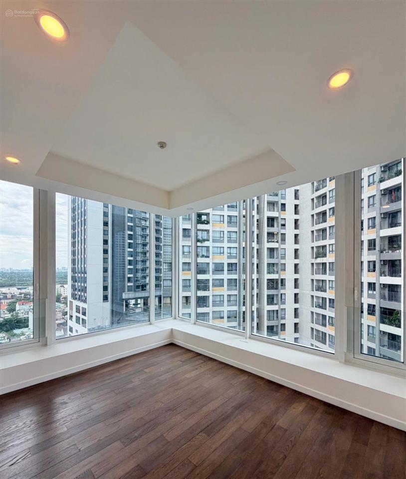 Cho thuê the berkley 2pn | 143m | ntcb | view city | 75 triệu/tháng bao gồm phí quản lý