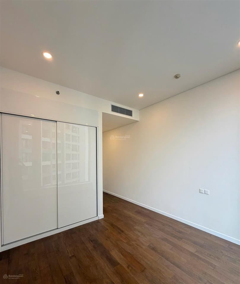 Cho thuê the berkley 2pn | 143m | ntcb | view city | 75 triệu/tháng bao gồm phí quản lý