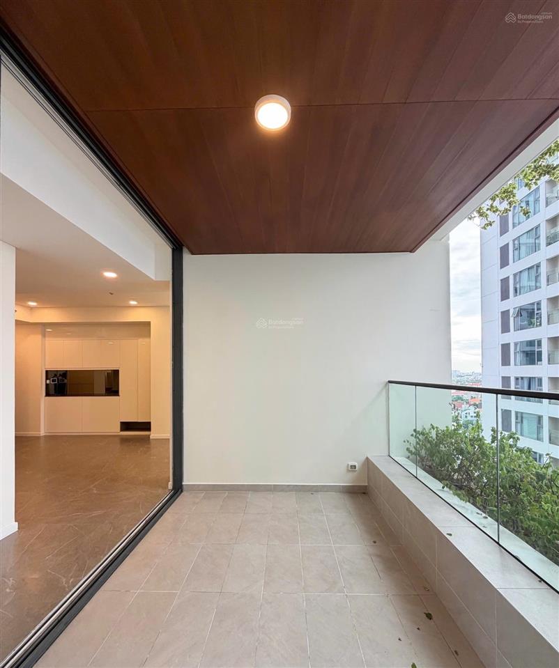 Cho thuê the berkley 2pn | 143m | ntcb | view city | 75 triệu/tháng bao gồm phí quản lý
